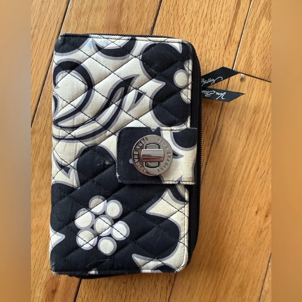 Vera Bradley Black and Tan Quilted Wallet - Picture 8 of 8